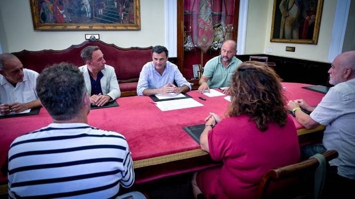 El Ayuntamiento busca alternativas para los abonados de Valcárcel ante el inicio de las obras