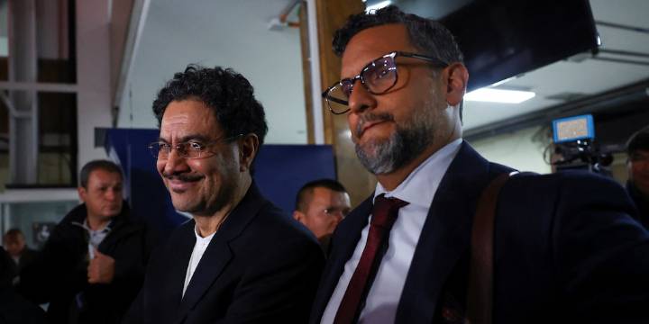 Iván Cepeda interpondrá nueva demanda contra Álvaro Uribe y sus hijos por hostigamiento y amenazas: incluyó al director del Centro Democrático
