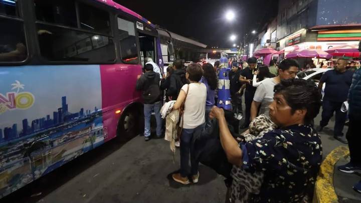 Llevo horas buscando cómo llegar a mi casa: usuarios sufren el caos por cierre de la L2 del Metro