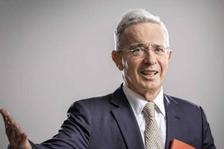 Álvaro Uribe se expresa sobre su libertad tras fallo del Tribunal que lo deja en libertad