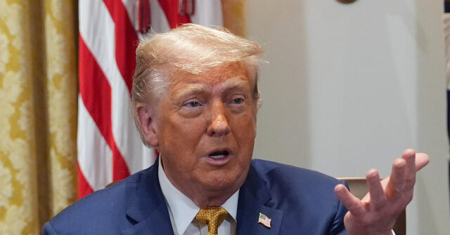 Trump Signs EOs to Orders Politicized Debanking, Broaden 401(k) Options