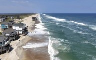 Huracán Erin gana fuerza mientras avanza por la costa este de EU