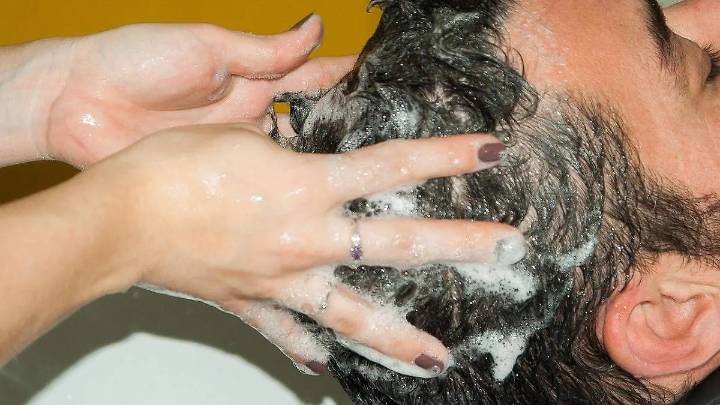 Profeco alerta por champú que podría estar contaminado con una bacteria, aquí los detalles