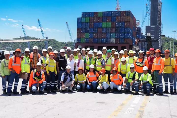 Sheinbaum supervisa ampliación del puerto de Manzanillo durante gira en Colima