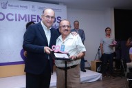 Gobierno de la Capital, comprometido con la justicia laboral, entrega reconocimientos a trabajadores