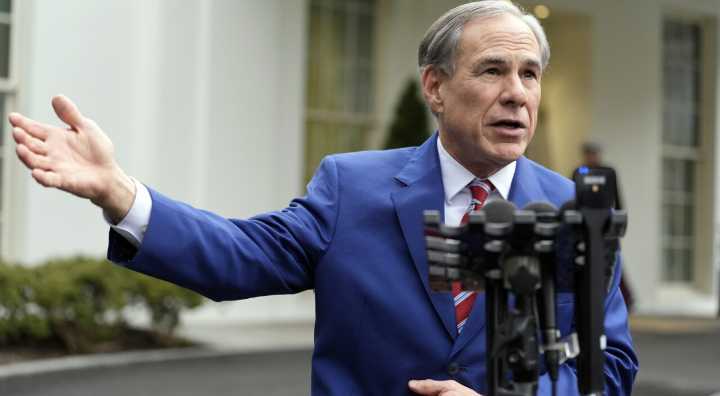 Greg Abbott aprueba nuevas leyes en Texas: desalojos rápidos a inquilinos ilegales desde septiembre