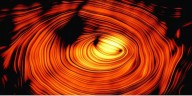 Astrónomos captaron “El ojo de Saurón” cósmico, que dispara partículas atómicas a la Tierra