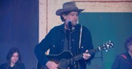 Saturday Sessions: Hayes Carll performs "Stay Here Awhile"