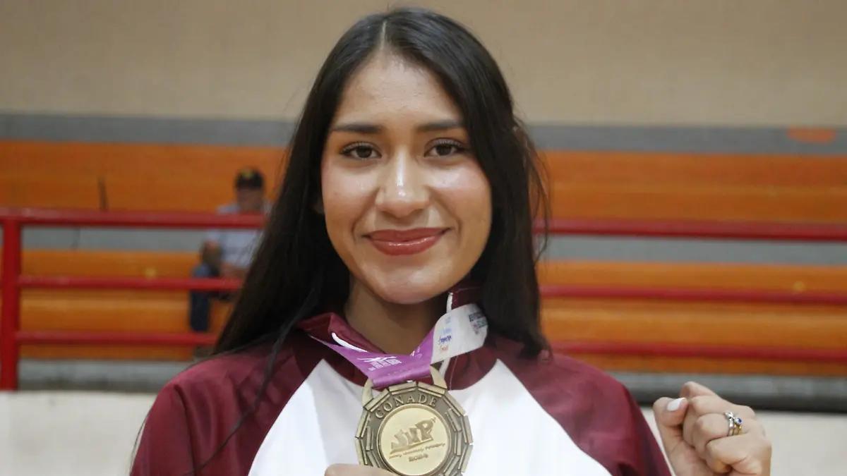 Isabela Sánchez, sin presión por el tricampeonato en artes marciales mixtas