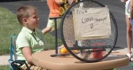 9-year-old boy opens a "compliment stand" to boost people's self esteem
