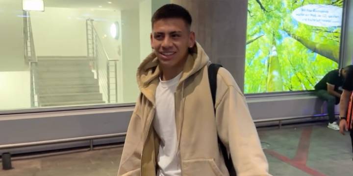 El Diablito Echeverri llegó a Alemania, se hizo la revisión médica y firmará contrato con su nuevo club