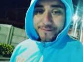 Hincha calerano de la U que fue empujado al vacío por barristas de Independiente recibió el alta y regresará a Chile