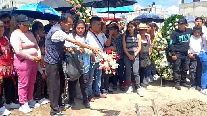 Sepultan en Tlaxcala a Areli, joven asesinada a balazos afuera del estadio Cuauhtémoc