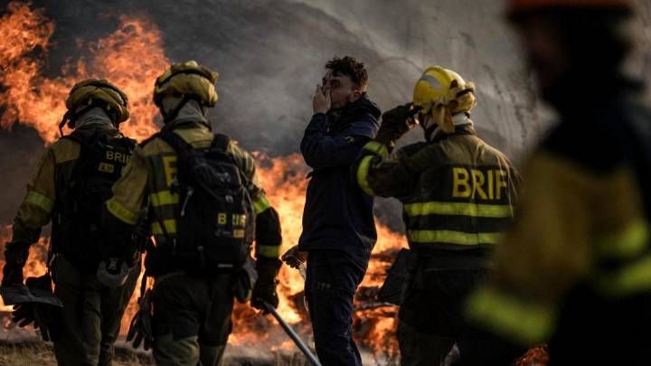 España arde: 3 muertos, miles de evacuados, vías cortadas y en torno a 80.000 hectáreas quemadas