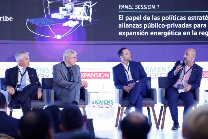 Líderes energéticos en México urgen acción colectiva ante posible "colapso" climático