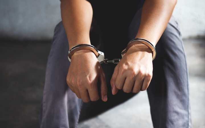 Diligencian orden de arresto por robo y uso de arma de fuego en Ponce