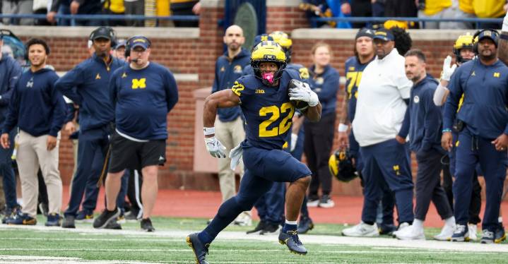 Recruiting Roundup: 5-star committed to Big Ten rival still interested in Michigan