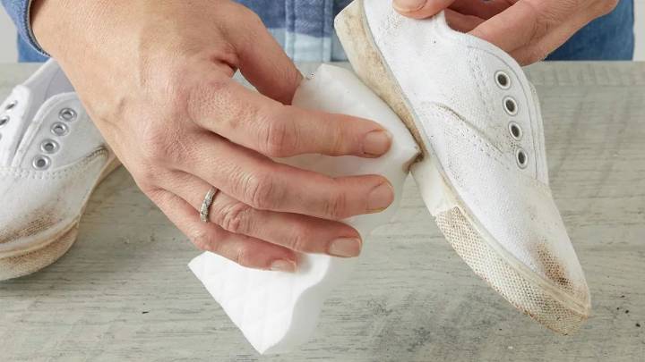 Blaquea la suela de tus zapatillas con 4 ingredientes y sin esfuerzo