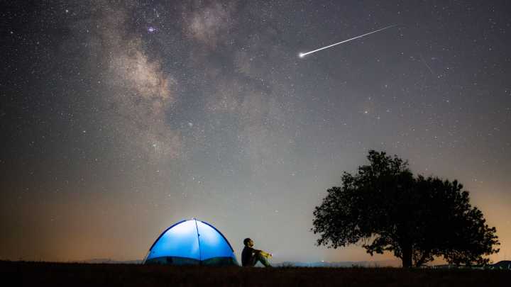 Perseidas 2025: la lluvia de estrellas más famosa llega acompañada de una luna que le robará protagonismo
