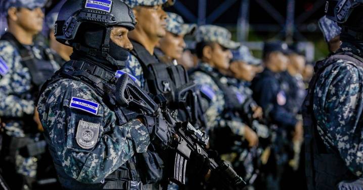 El Salvador afirma que destruyó el mando de las pandillas, pero mantiene régimen de excepción