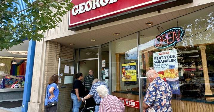Brewers fans line up to grab free burgers as part of local fast
