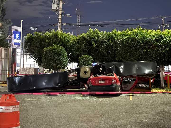 Lluvias aumentan desplomes de espectaculares; caen más de 30 en CDMX y Edomex al año