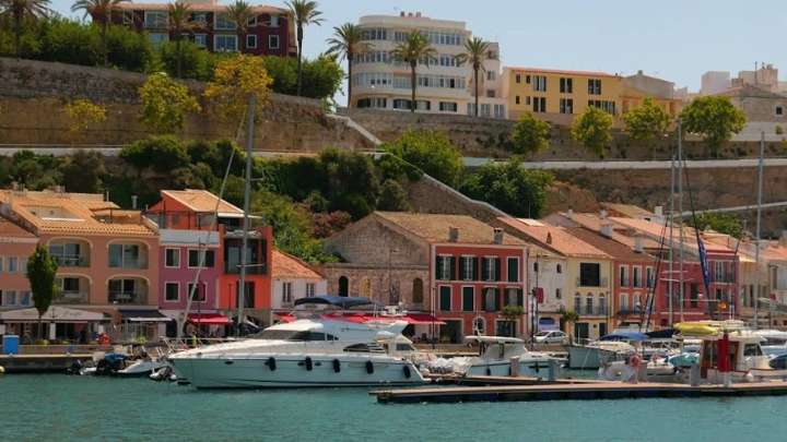 Esta es la ciudad donde se come el mejor queso de Baleares: está rodeada de playas preciosas