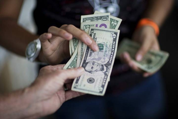 Dólar BCV hunde cada vez más el valor del bolívar
