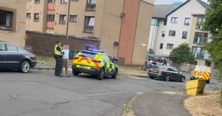 Edinburgh police swoop on housing estate after reports of 'men with knives'