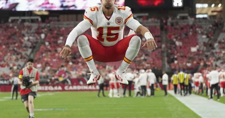 Raiders star Crosby calls Chiefs' Mahomes the ultimate competitor, a big reason for his success