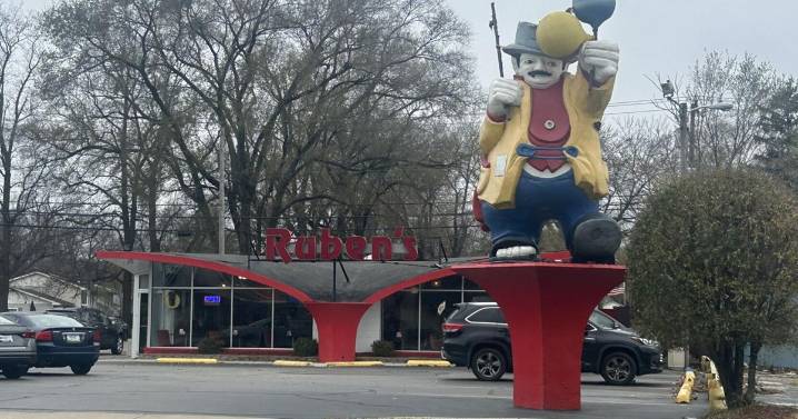 Business Ins and Outs: Ruben’s hobo statue removed after sale; Ono’s Pizza spot being revived; Daily Grind, 7 Brew, Kaffa Cafe and Tooties Chicken and Fish opening