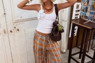 La influencer más que no se parece a nadie dice que terminaremos el verano con pantalón bombacho