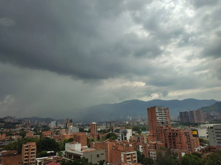 Fuertes lluvias en el sur: no olvide el paraguas para que no se moje