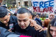 Migrante salvadoreño detenido otra vez por ICE; Jueza suspende su deportación a Uganda