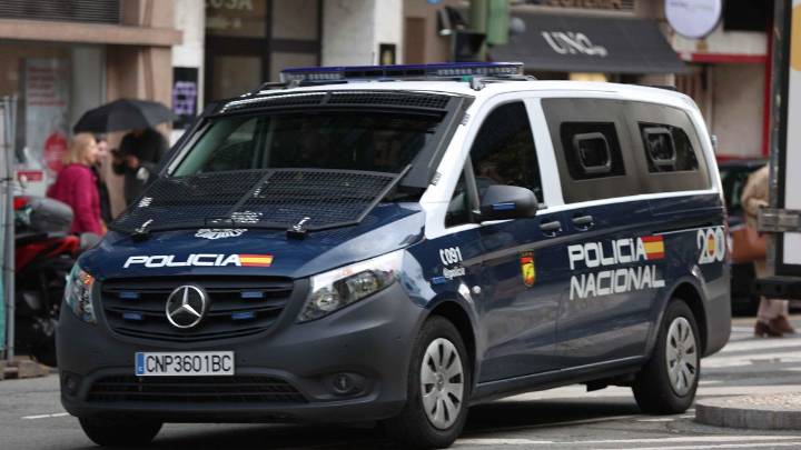 Heridos dos policías que arrestaron al portador de un revólver simulado en A Coruña