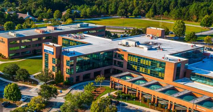 Carolina Pines Regional Medical Center recognized for higher quality knee and hip replacements