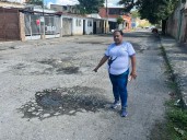 Vecinos del sector Mario Briceño Iragorry claman por asfaltado ante el peligro de las calles