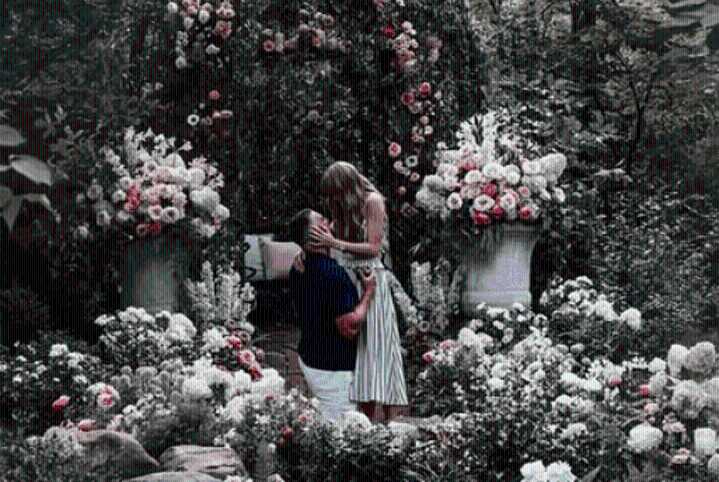 Taylor Swift announces engagement to Travis Kelce in stunning Instagram post
