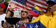 Tribunal federal bloquea intento de Trump de eliminar el TPS para...