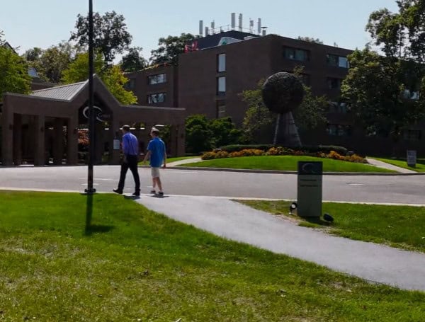 Bomb Threat Prompts Texas Democrats To Evacuate Hotel In Illinois