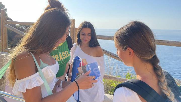 "De vacances, parla en valencià": turisme amb accent propi al Poble Nou de Benitatxell