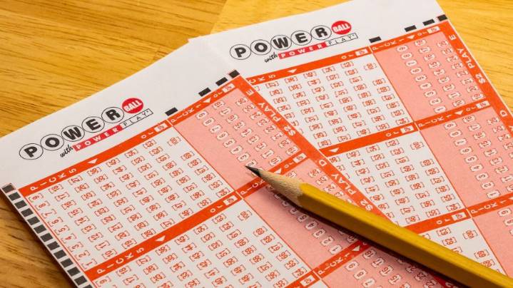 Powerball jackpot hits $1 billion ahead of Saturday drawing