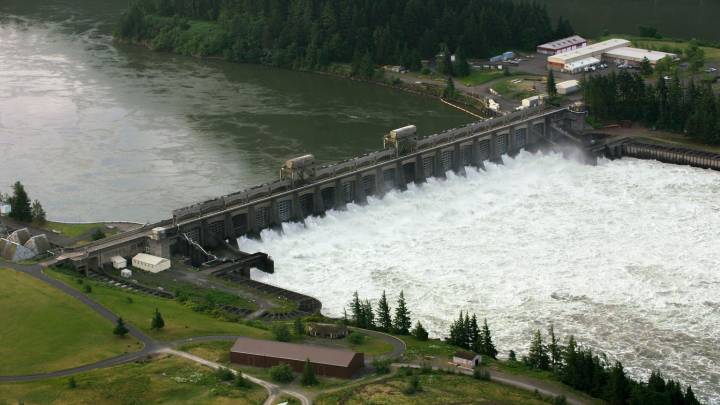 Portland General Electric Benefits From Hydropower (NYSE:POR)