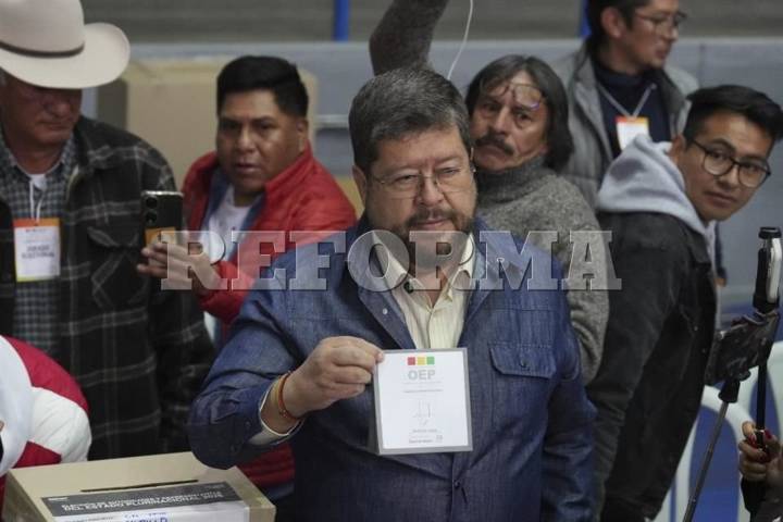 Votan Presidente  y candidato puntero en Bolivia