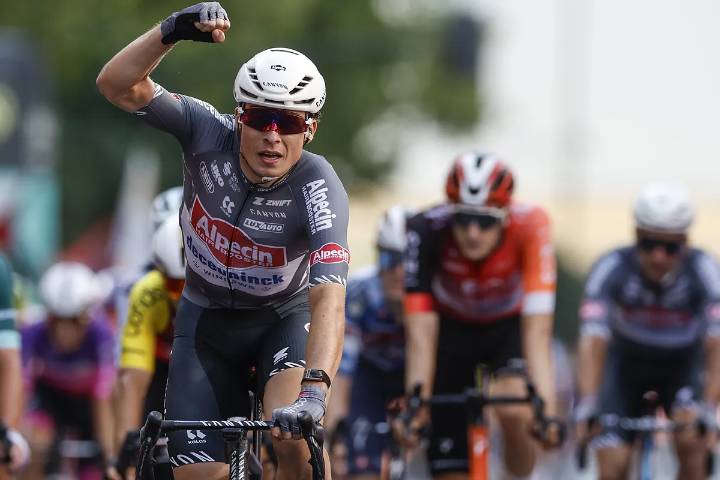Vuelta a España: Philipsen hace doblete en Zaragoza y Traeen sigue líder de la Vuelta a España