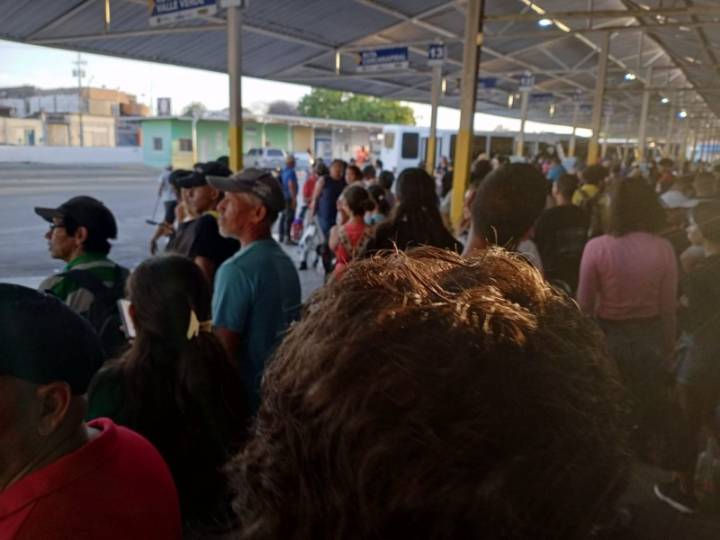 Usuario varados en el Terminal de Porlamar por falta de combustible