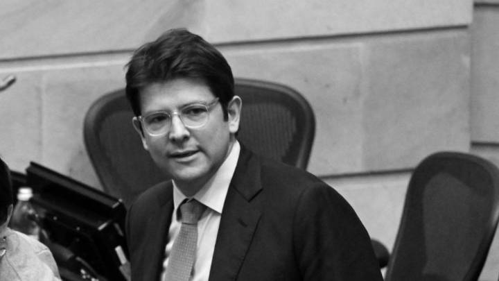 MAGNICIDIO EN COLOMBIA: muere el candidato conservador Miguel Uribe, uno de los mayores críticos del presidente Petro, dos meses después de ser tiroteado