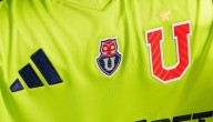 "Inspirada en una de sus épocas más exitosas": Presentan la nueva camiseta de Universidad de Chile 2025
