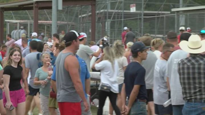 A community of a thousand people came together in Vilonia to support a man battling skin cancer