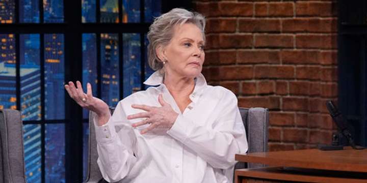 Jean Smart Details Breaking Kneecap ‘In Half’ While Shopping in NYC | Jean Smart, late night with seth meyers